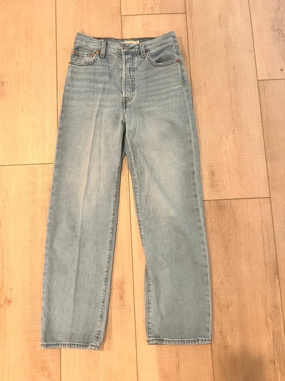 Levi's woman’s straight ribcage jeans 26 - Picture 2 of 6